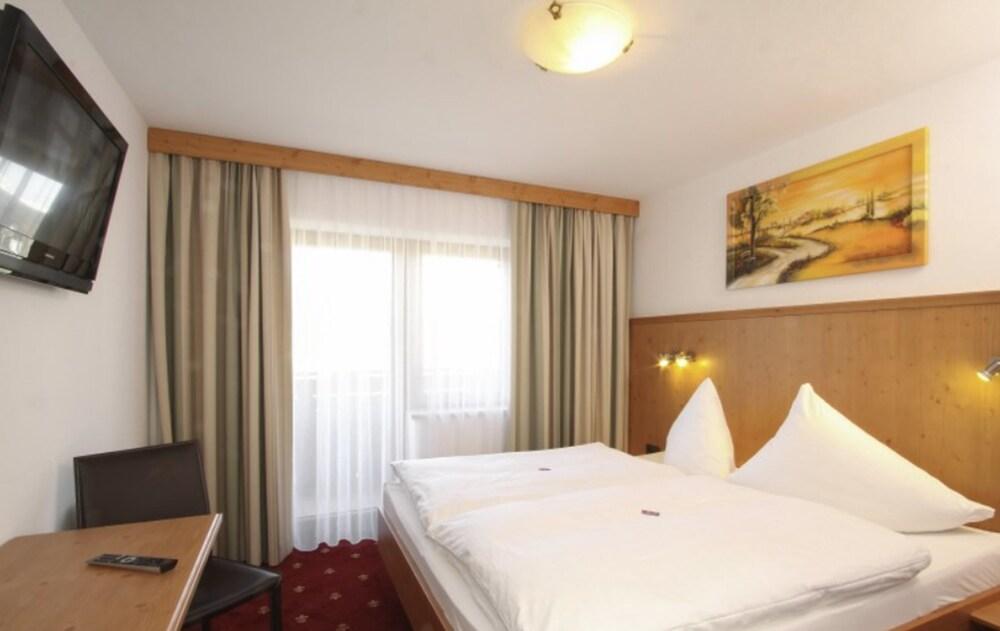 Hotel Neuwirt มีมิง ภายนอก รูปภาพ