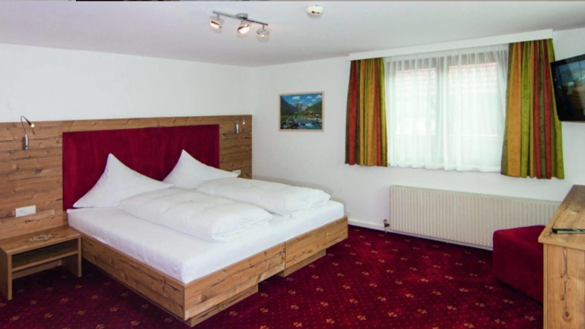 Hotel Neuwirt มีมิง ภายนอก รูปภาพ