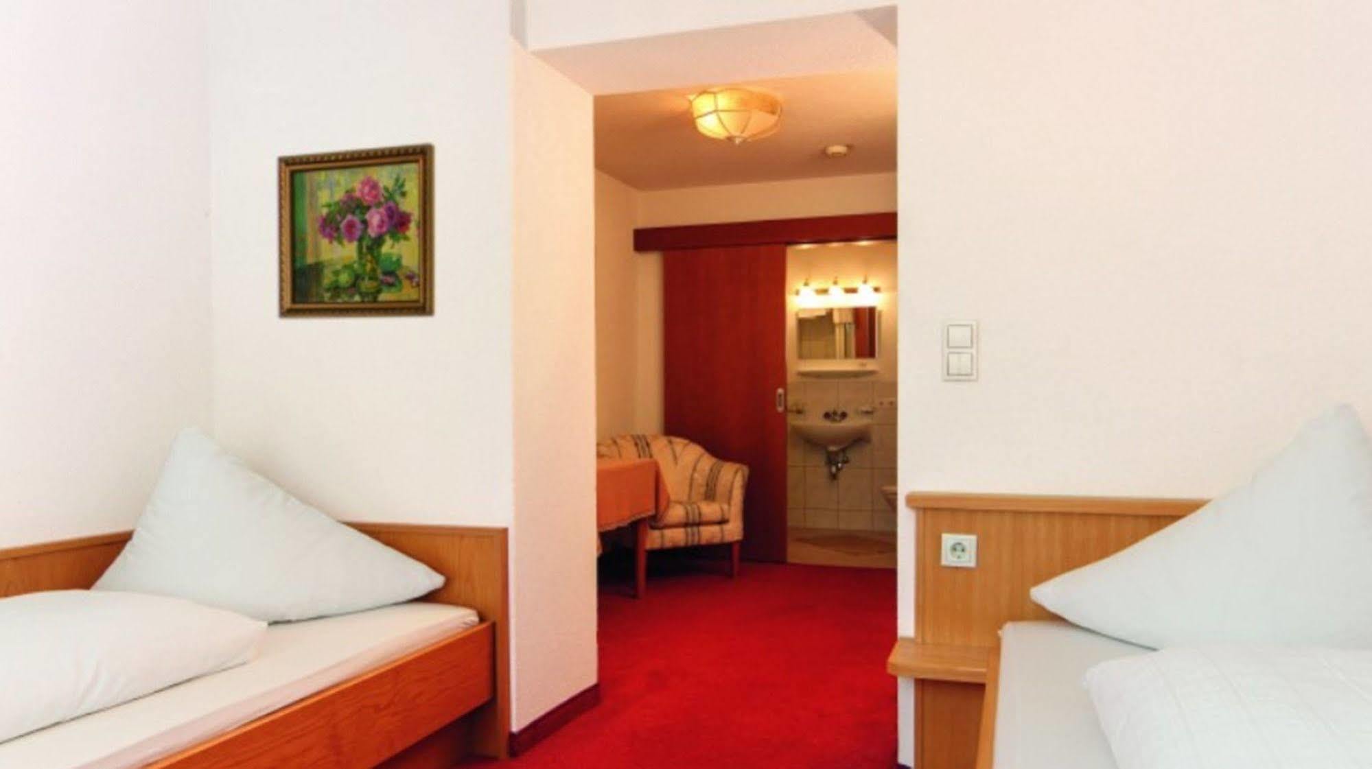 Hotel Neuwirt มีมิง ภายนอก รูปภาพ
