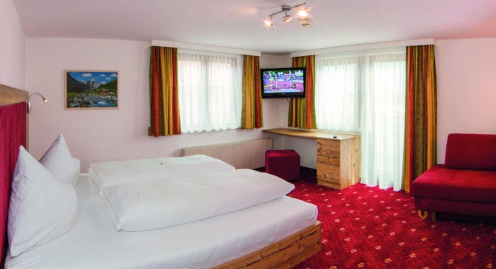 Hotel Neuwirt มีมิง ภายนอก รูปภาพ